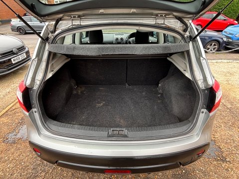 Nissan Qashqai 1.5 dCi Acenta 2WD Euro 5 5dr 8