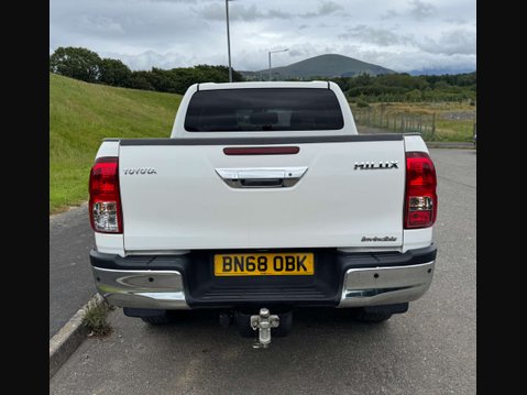 Toyota Hilux 2.4 HI-Luxury Invincible D-4D 4WD Double Cab Auto 4WD 5dr 5