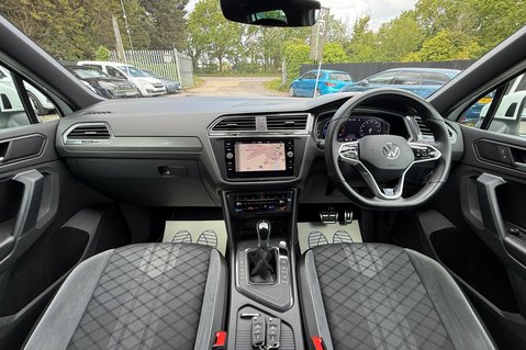 Volkswagen Tiguan R-LINE TSI DSG - ONE OWNER - APPLE CAR PLAY -ADAPTIVE CRUISE 7