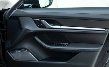 Porsche Taycan Turbo S 23