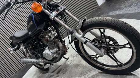 Suzuki GN 2002 31K CUSTOM CAFE RACER PROJECT BUILD 125CC 25