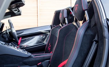 Lamborghini Aventador SV LP 750-4 Roadster 18