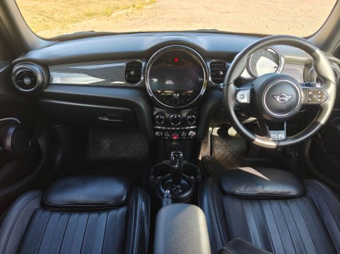 Mini Hatch 1.5 Cooper Exclusive Steptronic Euro 6 (s/s) 5dr 18