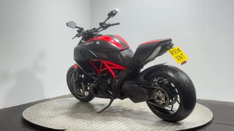 Ducati Diavel 1198 CARBON EDITION 24K 1 OWNER JUST SERVICED MOT APRIL 2027 5