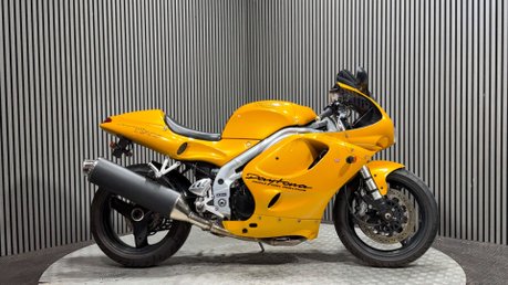 Triumph Daytona 1997 ONLY 27K RUNNING PROJECT BIKE SPARES OR REPAIR 1