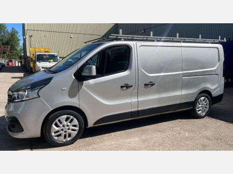 Renault Trafic 1.6 dCi 29 Sport Nav Panel Van 5dr Diesel Manual LWB Standard Roof Euro 6 ( 18
