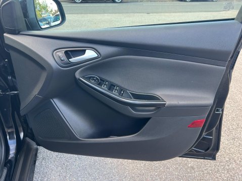 Ford Focus 1.6 Titanium Powershift Euro 6 5dr 31