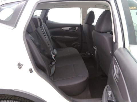 Nissan Qashqai 1.3 DIG-T Visia Euro 6 (s/s) 5dr 23