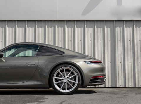 Porsche 911 Carrera (992) 27