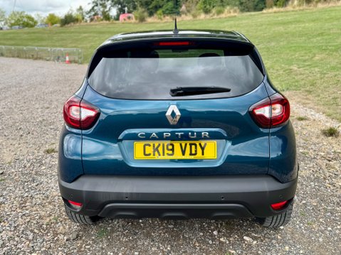 Renault Captur ICONIC TCE 61