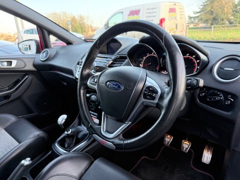 Ford Fiesta 1.6T ST-3 [NAV] 9