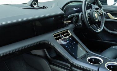 Porsche Taycan TURBO S 20