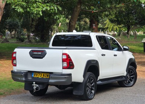 Toyota Hilux 2.8 HI-Luxury Invincible X D-4D 4WD Double Cab Auto 4WD 5dr 5