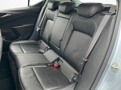 Vauxhall Astra 1.4T 16V 150 Elite Nav 5dr 32