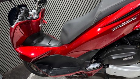 Honda PCX WW PCX 125 2016 ONLY 13K 1 OWNER LONG MOT WARRANTY 125CC 16