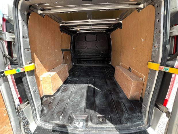 Ford Transit Custom SWB L1H1 Low Roof Limited 300 Air Con Alloys Sensors EURO 6 NO VAT 10