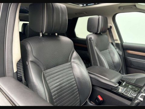 Land Rover Discovery 3.0 Discovery Luxury HSE TD6 Auto 4WD 5dr 8