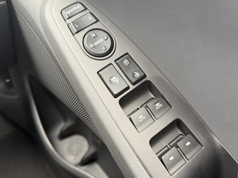 Hyundai IONIQ PREMIUM MHEV 33