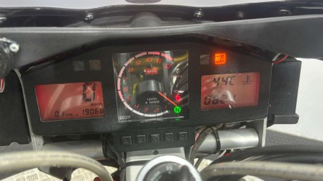 Aprilia RSV TUONO 2005 19K ICONIC STREETFIGHTER NAKED 1000CC NEW MOT 27