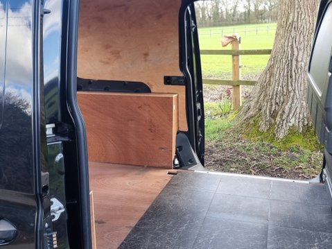 Volkswagen Caddy Maxi C20 TDI COMMERCE 25