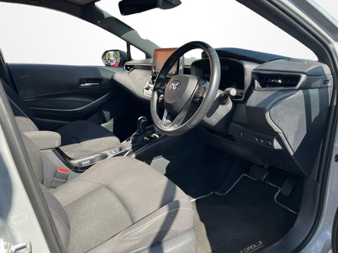 Toyota Corolla 1.8 VVT-i Hybrid Design 5dr CVT 19