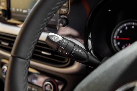 Hyundai i10 MPI PREMIUM 16