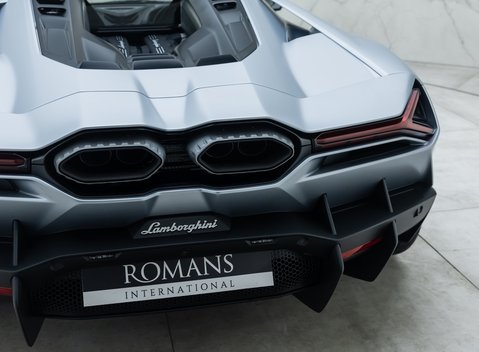 Lamborghini Revuelto 35