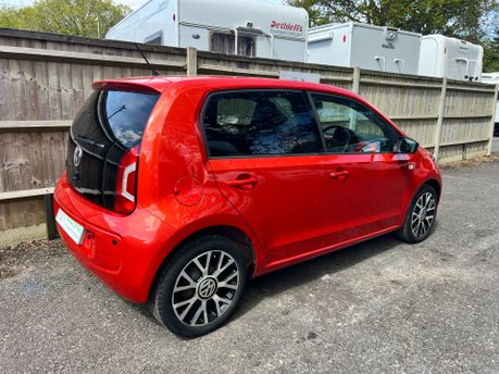 Volkswagen Up 1.0 GROOVE UP 5Dr 4