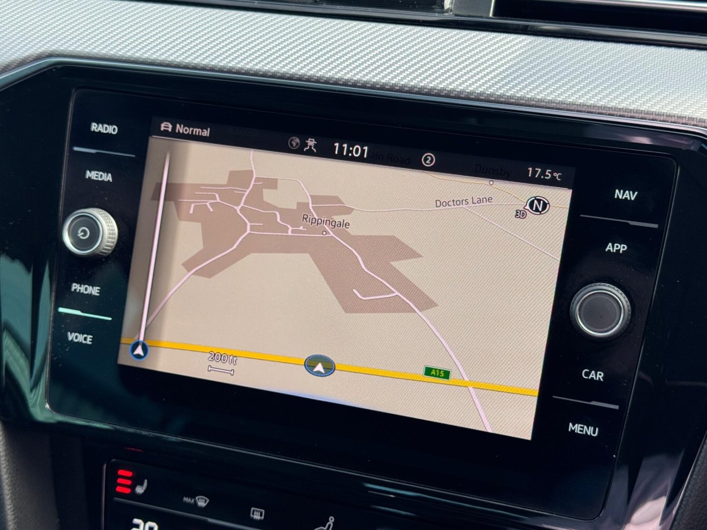2023 Volkswagen Passat — image 10