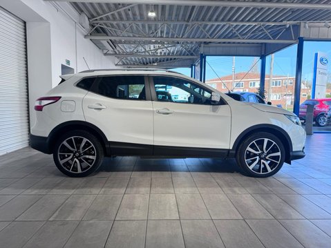 Nissan Qashqai 1.2 DIG-T Tekna 2WD Euro 5 (s/s) 5dr 2