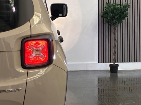 Jeep Renegade 1.6 E-TorQ Sport Euro 6 (s/s) 5dr 40