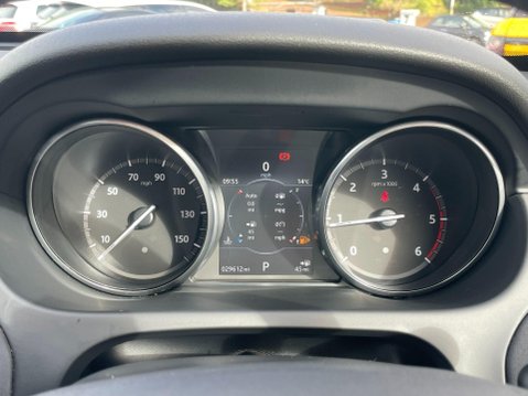 Land Rover Discovery Sport 2.0 TD4 SE Tech Auto 4WD Euro 6 (s/s) 5dr 35