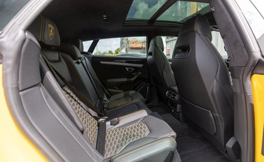 Lamborghini Urus 16