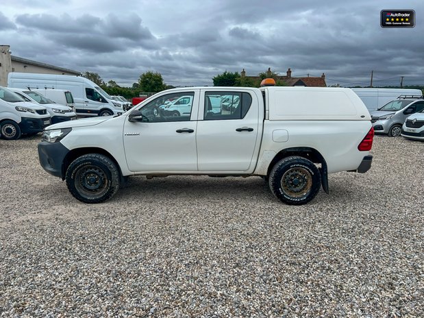 Toyota Hilux Crew Cab 4X4 Active 4WD Air Con Rear Camera EURO 6 NO VAT 1