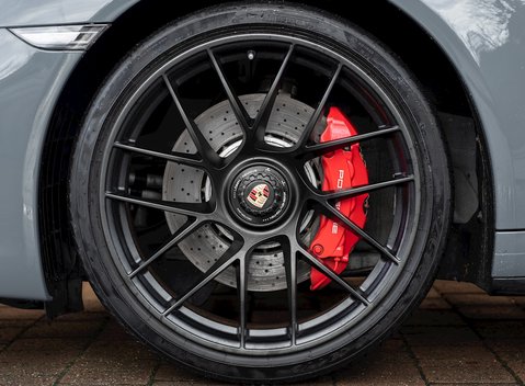 Porsche 911 (991.2) Carrera 4 GTS 10