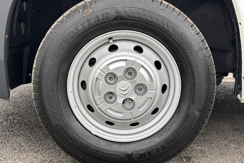 Citroen Relay 35 L2H2 Enterprise Panel Van with Tail Lift 32