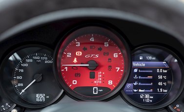 Porsche 911 Targa 4 GTS (991.2) 18
