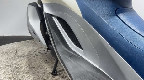 Piaggio MP3 YOURBAN LT 2015 3K NEW MOT NEW TYRES TRIKE 3 WHEELER 300CC 15