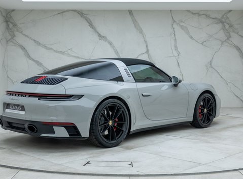 Porsche 911 Targa 4S (992) 6