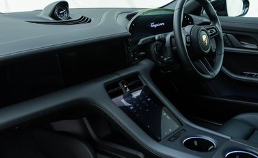 Porsche Taycan 4S 18