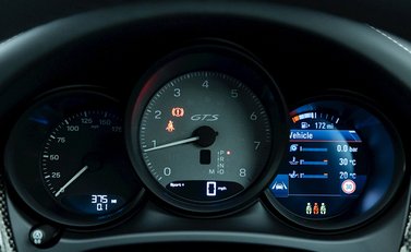 Porsche Macan GTS 17