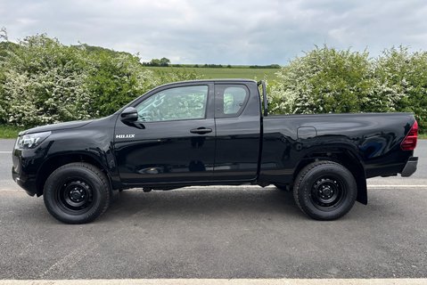 Toyota Hilux Active ECB 4WD D-4D Pickup 7