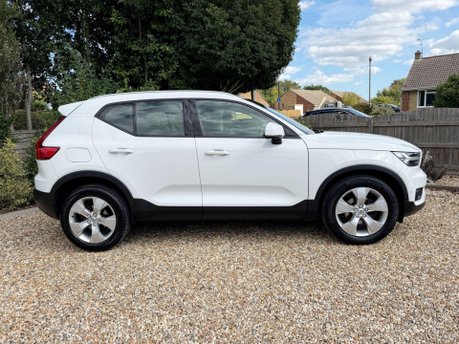 Volvo XC40 2.0 D3 Momentum Pro Auto Euro 6 (s/s) 5dr 4