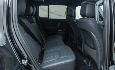 Land Rover Defender 110 D300 X 13