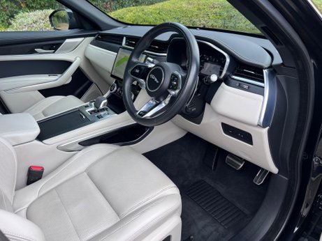 Jaguar F-Pace 2.0 D200 MHEV R-Dynamic Black Auto AWD Euro 6 (s/s) 5dr 17