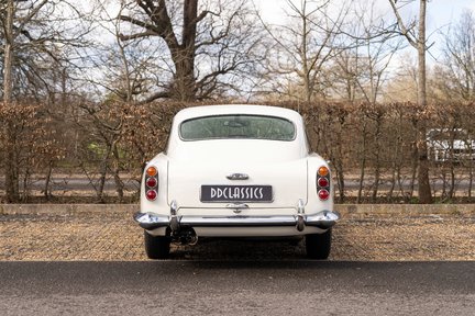 Aston Martin DB4 Series III 6