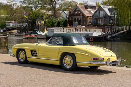 Mercedes-Benz SL Series 300SL Roadster 9
