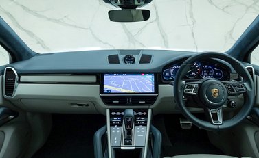 Porsche Cayenne TURBO S E-HYBRID 15