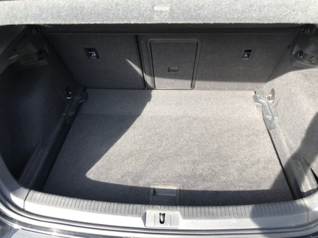 Volkswagen Golf SE 1.6 TDI BLUEMOTION TECHNOLOGY 5dr Manual £20 Road Tax 15