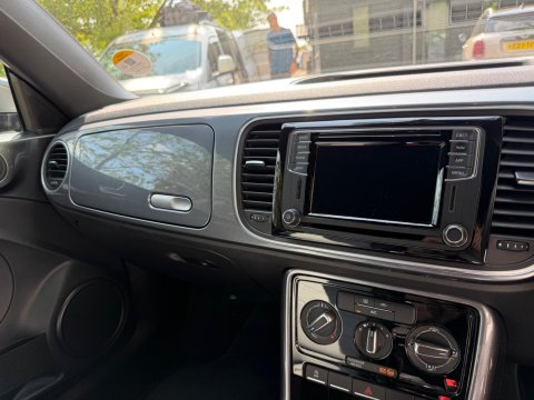 Volkswagen Beetle DESIGN TSI BLUEMOTION TECHNOLOGY DSG 29